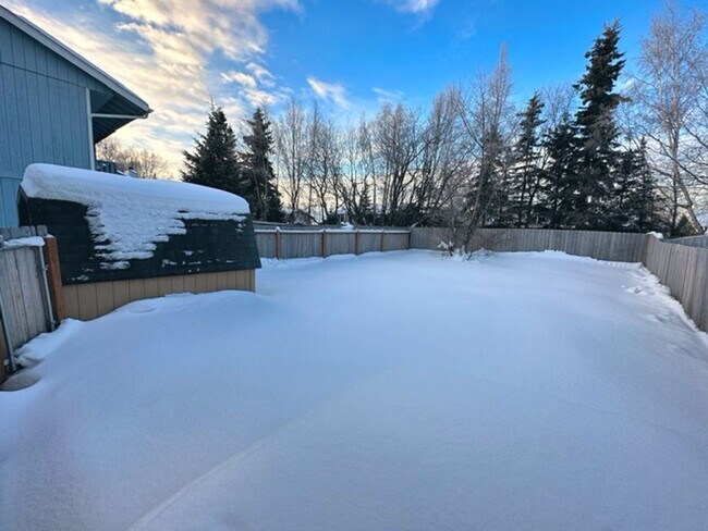 Building Photo - South Anchorage Home with Fenced in Yard & In Unit Laundry