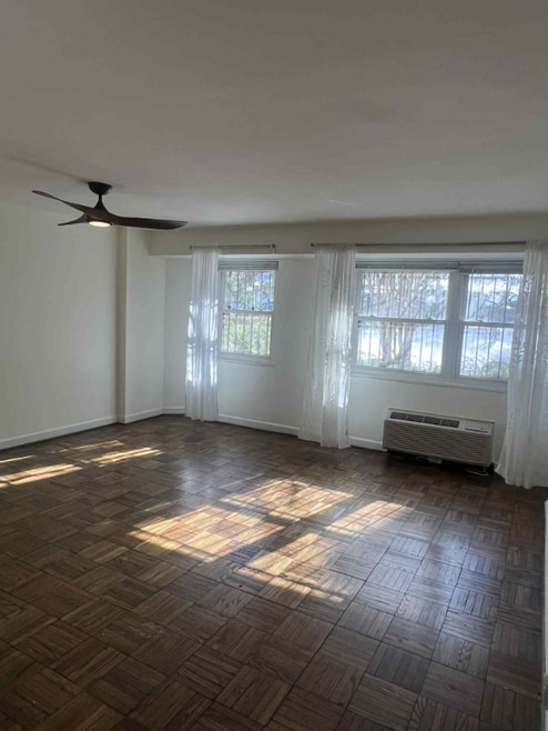 Building Photo - 1801 Clydesdale Pl NW