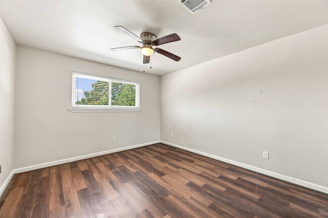 Building Photo - 1814 Country Village Blvd