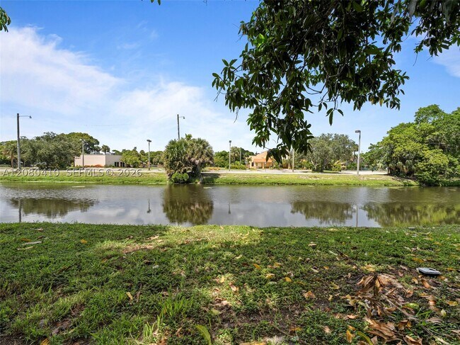 Building Photo - 3609 Townhouse Ct