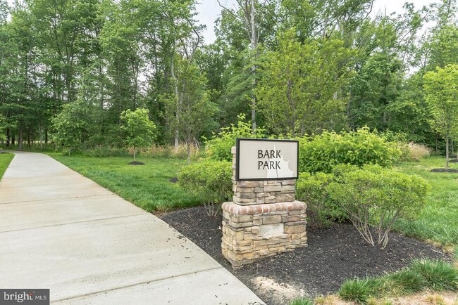 Building Photo - 7524 Holly Ridge Dr