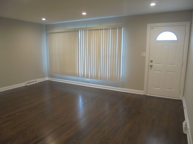 Building Photo - 7609 W 63rd Pl