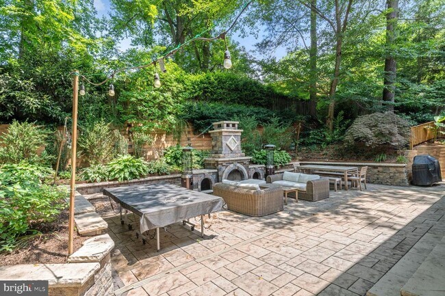 Building Photo - 5 Bed 4.5 Bath - Bethesda len Echo Heights...