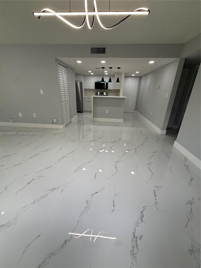 Building Photo - 9937 Nob Hill Pl