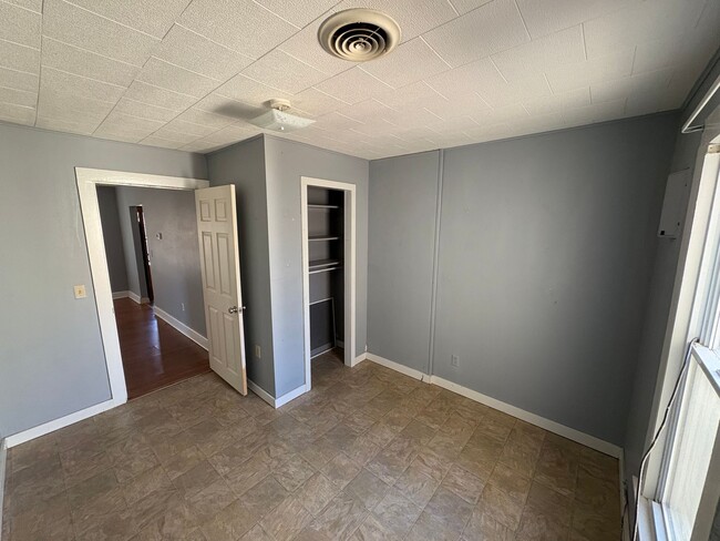 Building Photo - 507 S Third