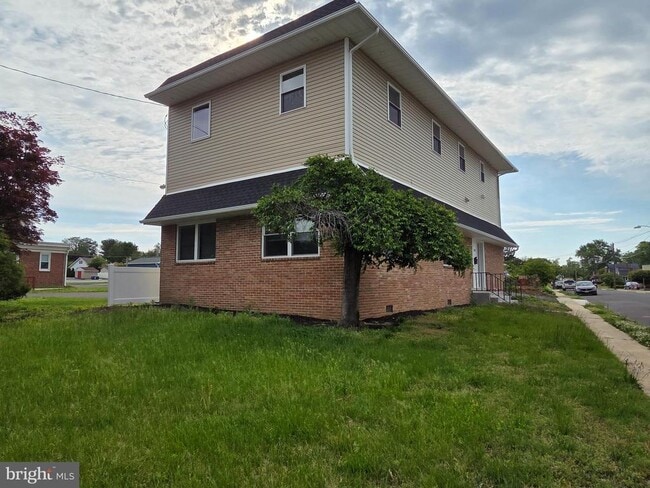 Building Photo - 102 E Clements Bridge Rd