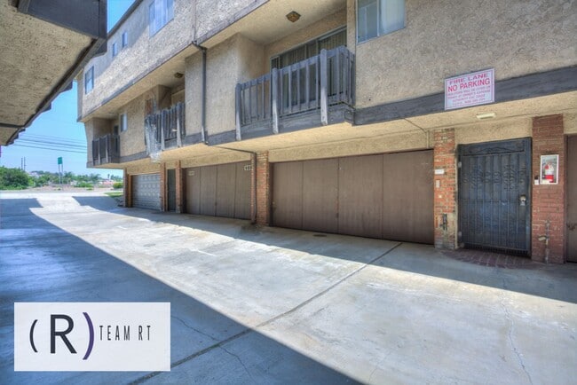 Building Photo - A Spacious Condo with a Quiet Community