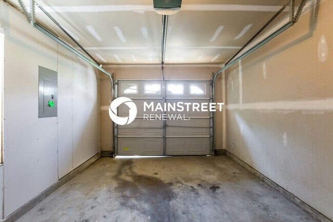 Building Photo - 4 Bedroom Pet-Friendly Home in Jonesboro, GA with Main Street Renewal