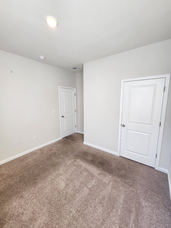Building Photo - 3537 Bells Lk Cir