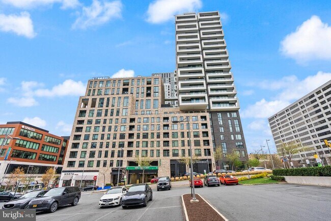 Building Photo - 1650 Silver Hill Dr