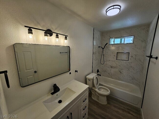 Building Photo - 1083 E Calvada Blvd