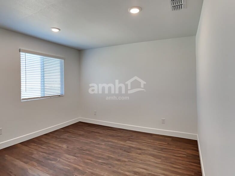 Building Photo - 17122 Puget Ave