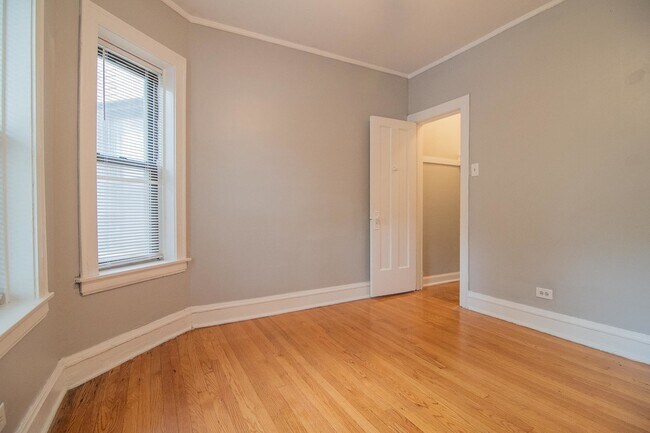 Building Photo - 2056 W Arthur Ave