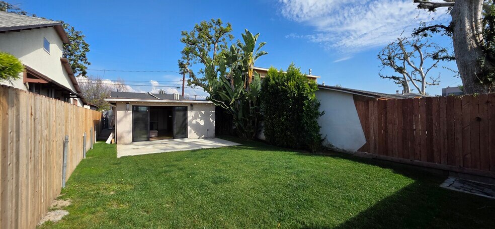 Building Photo - 1403 N Rose St