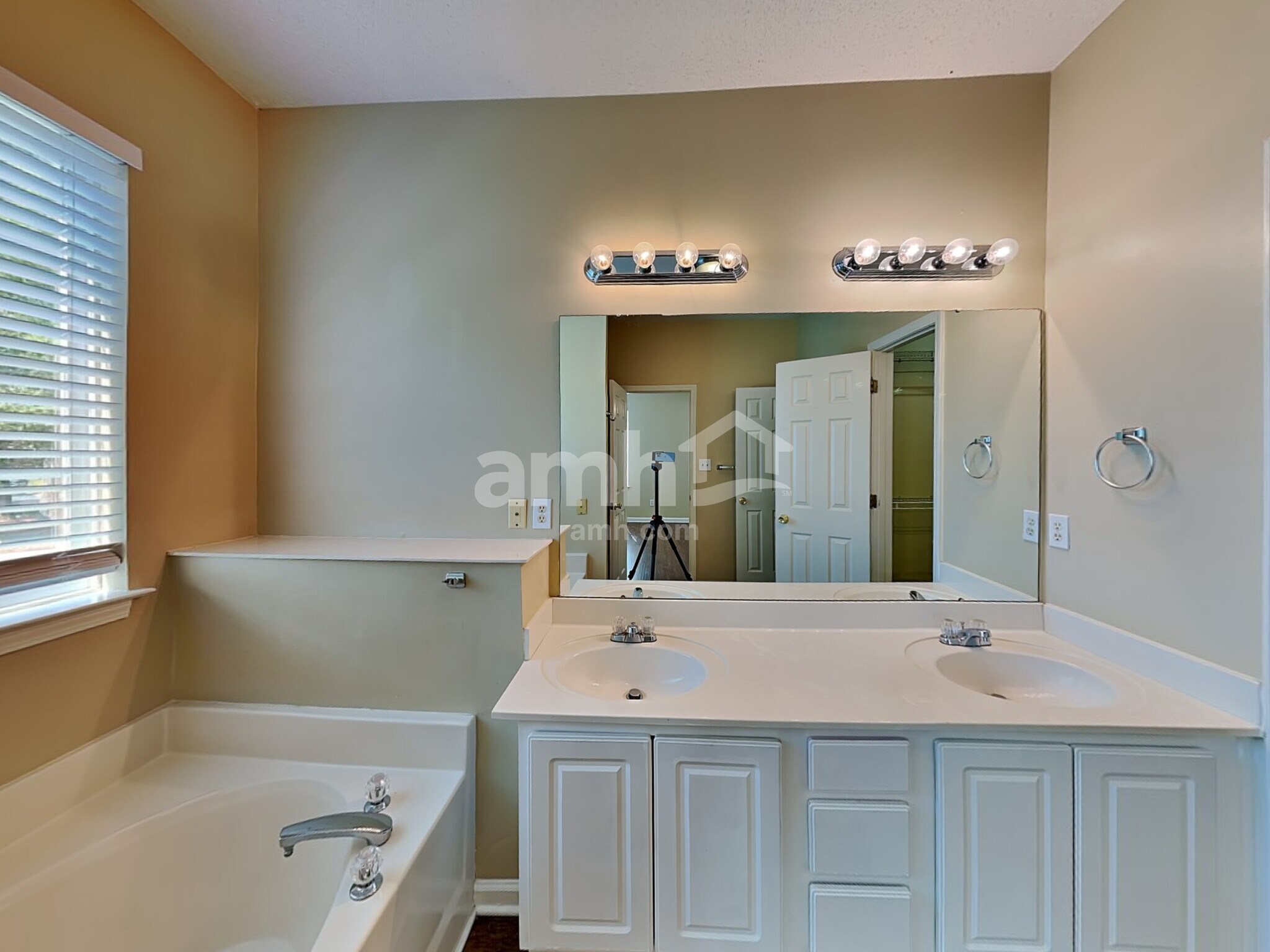 Building Photo - 6604 Conifer Cir