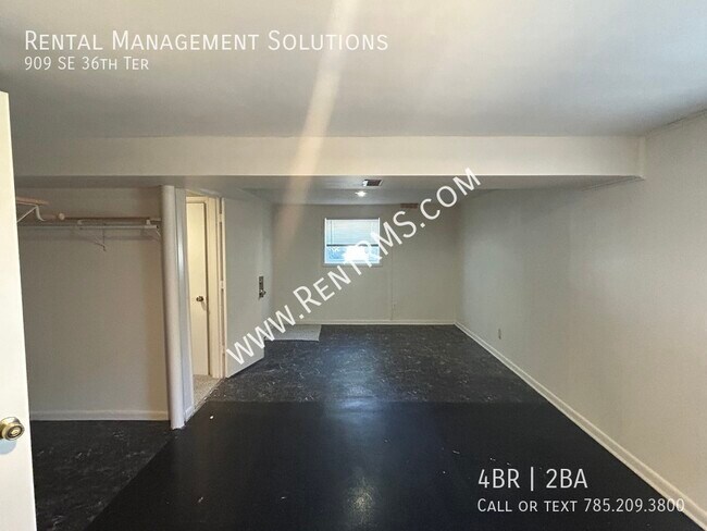 Building Photo - 909 SE 36th Terrace