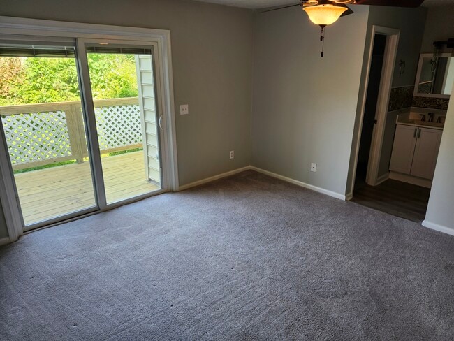 Building Photo - 203 Oak Hollow Ct