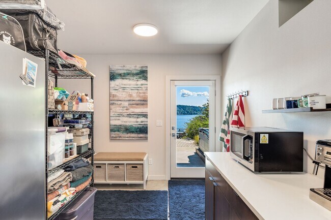 Building Photo - 7740 Seward Park Ave S