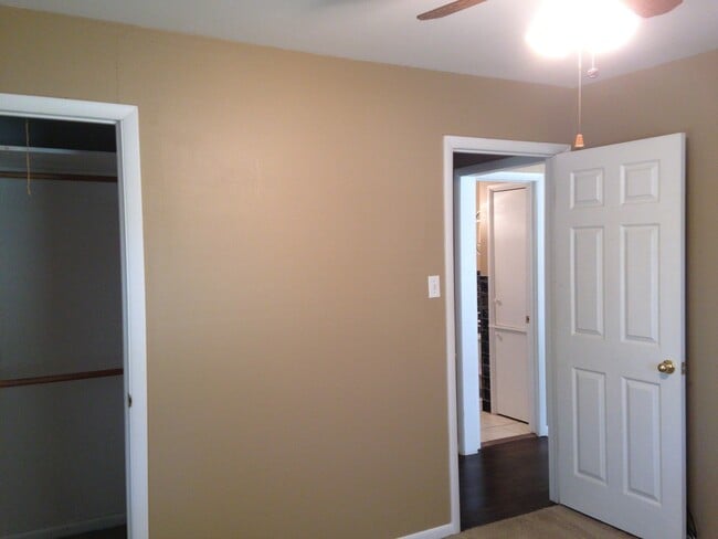Building Photo - Spacious 2 bedroom/1 bath duplex in El Dor...
