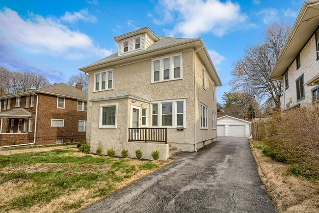 Building Photo - 3820 Chicago St