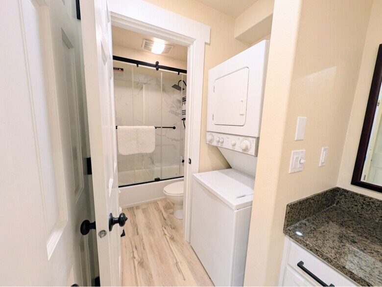 Building Photo - 322 W Woodin Ave