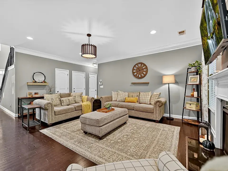 Building Photo - 5004 El Molino Dr