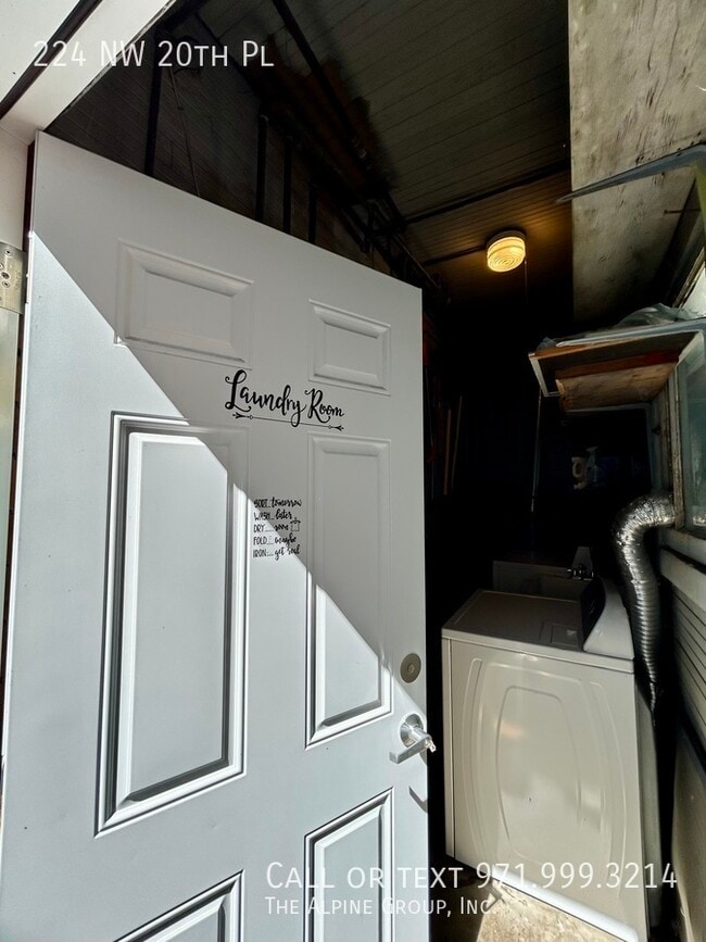 Building Photo - 224 NW 20th Pl