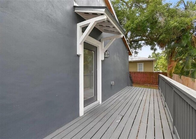 Building Photo - 2508 N Ola Ave