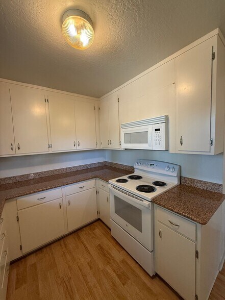 Building Photo - 1548 Hudson St