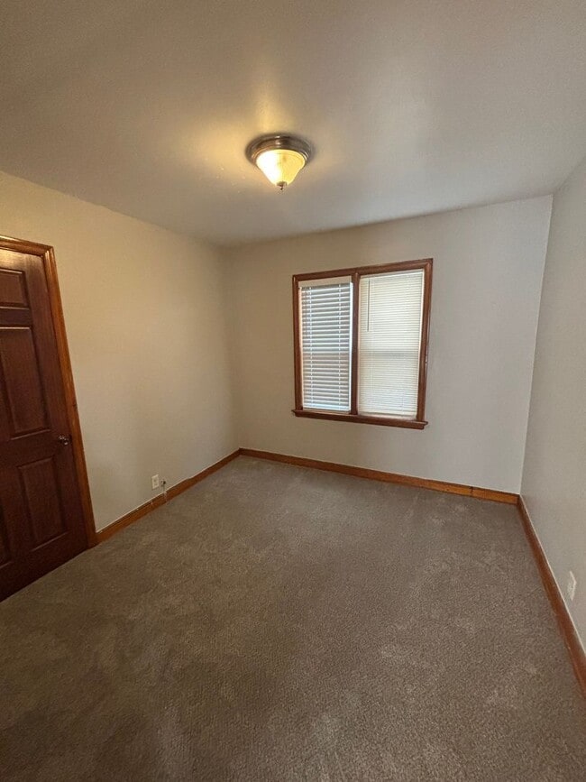 Building Photo - Charming 3-Bedroom in the Heart of Riverwest