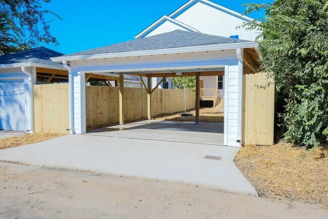 Building Photo - Nations Neighborhood, 4 Bedroom house!