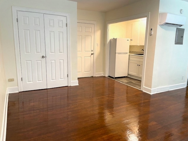 Double Doors Closet - 400 S Ashland Ave