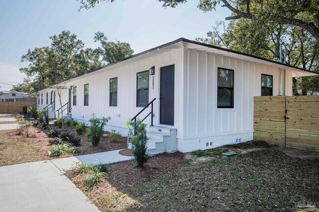 Building Photo - 3081 N 16th Ave