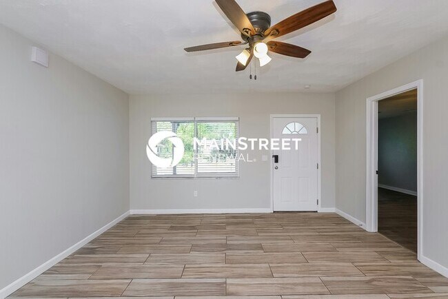 Building Photo - 4 Bedroom Pet-Friendly Home in LARGO, FL with Main Street Renewal