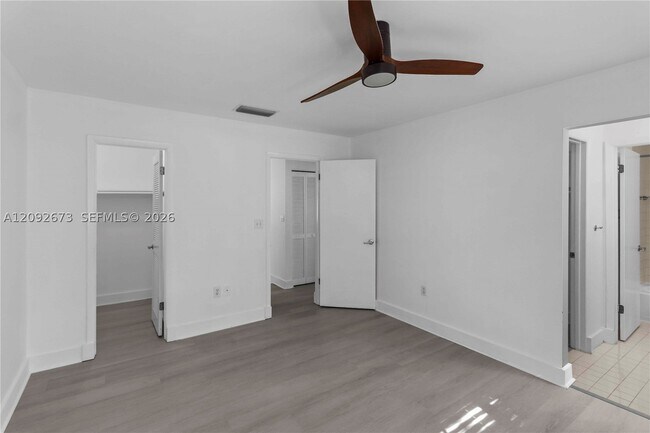 Building Photo - 3625 SW 37th Ave