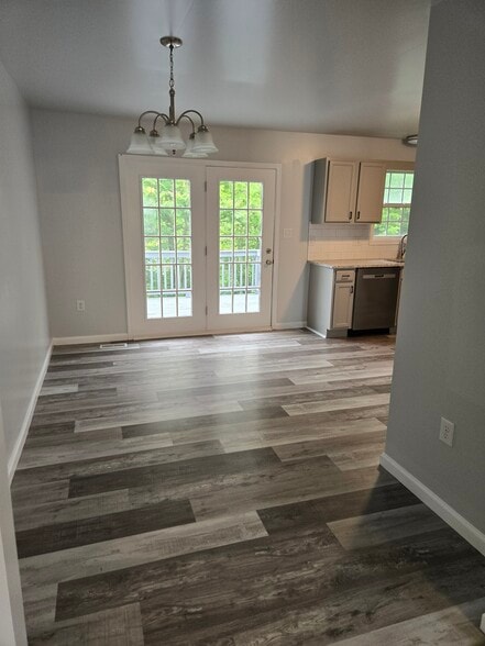 Dining - 59 Sopwith Way