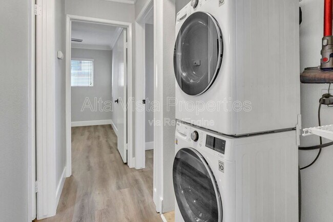 Building Photo - 4070 Morrell St