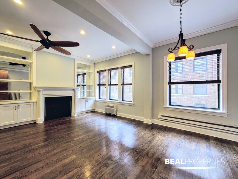 Building Photo - 744 W Addison St