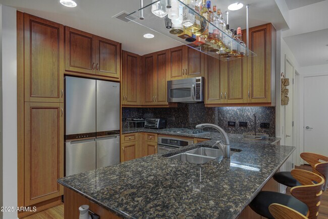 Building Photo - 7147 E Rancho Vista Dr