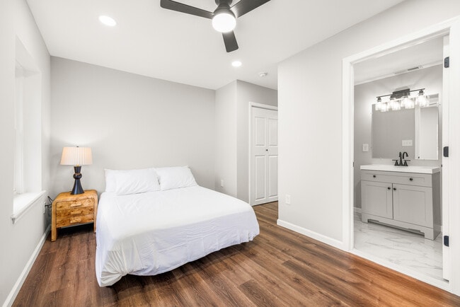 Building Photo - 515 Delamore Pl