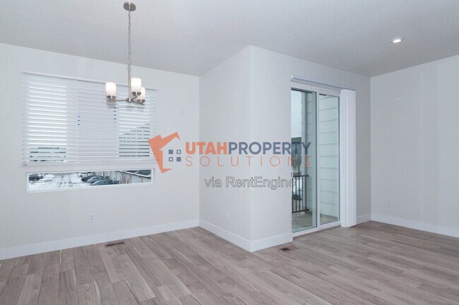 Building Photo - 388 S 980 W
