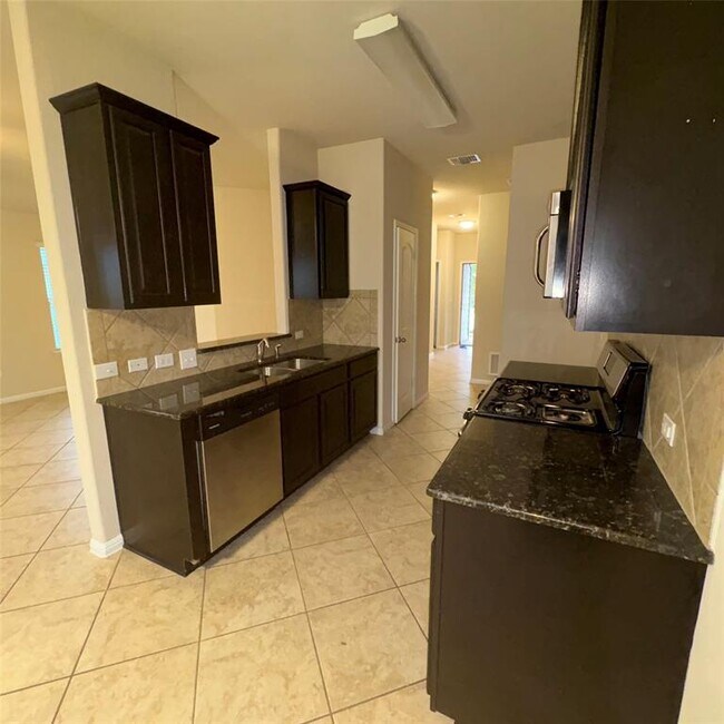 Building Photo - 208 Moulins Ln