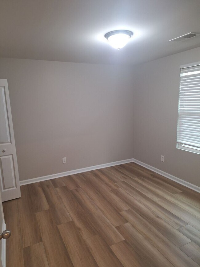 Building Photo - Wonderful Two Story Four Bedroom Home in Northeast Columbia!