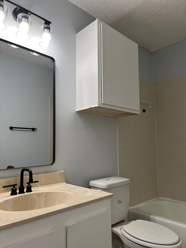 Building Photo - 405 Fantail Loop
