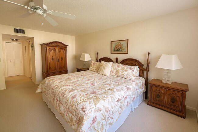 Building Photo - 27 Colonial Club Dr