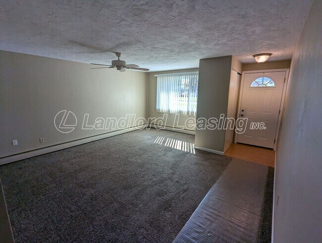 Building Photo - Beautifully Maintained Brick Duplex