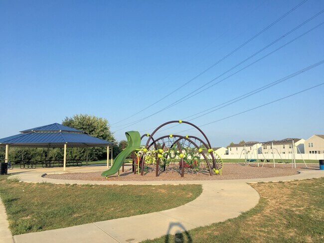 Building Photo - Beautiful 4 bedroom 2.5 bath 2 story home ...