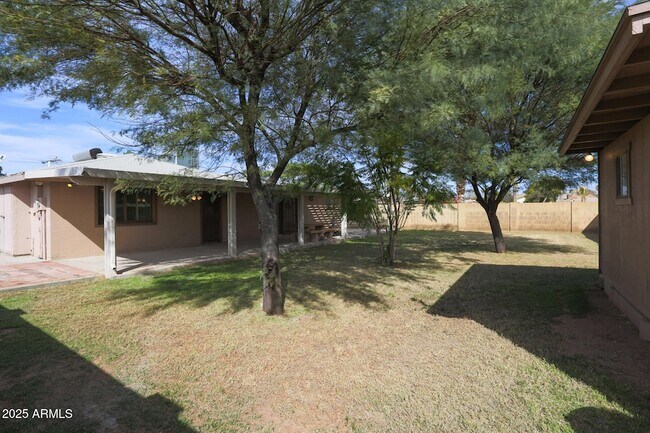 Building Photo - 3239 S Lebanon Ln