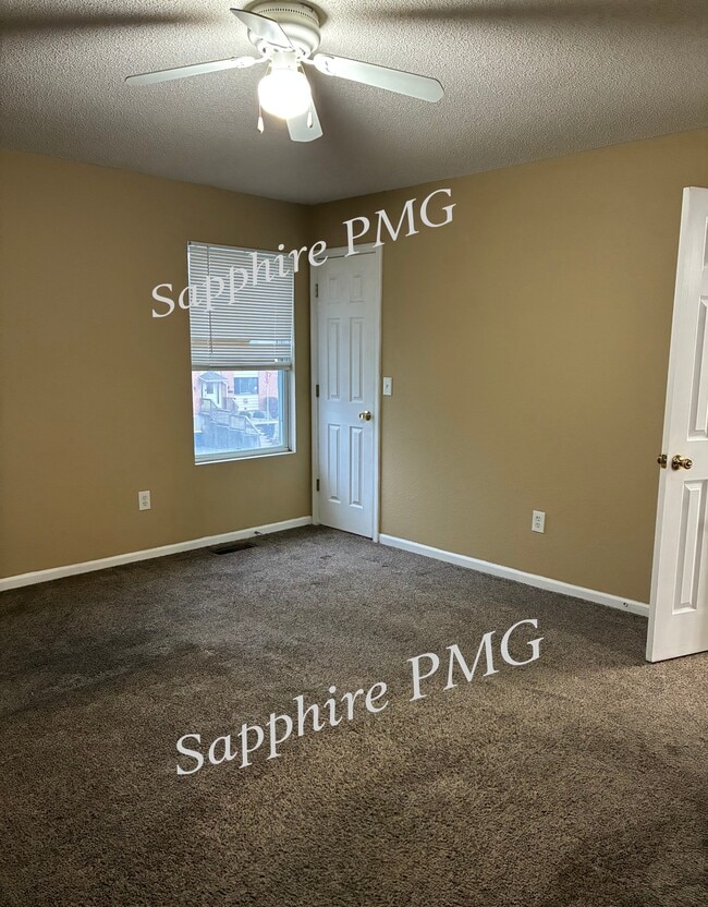 Building Photo - 5621 N Northwood Terrace