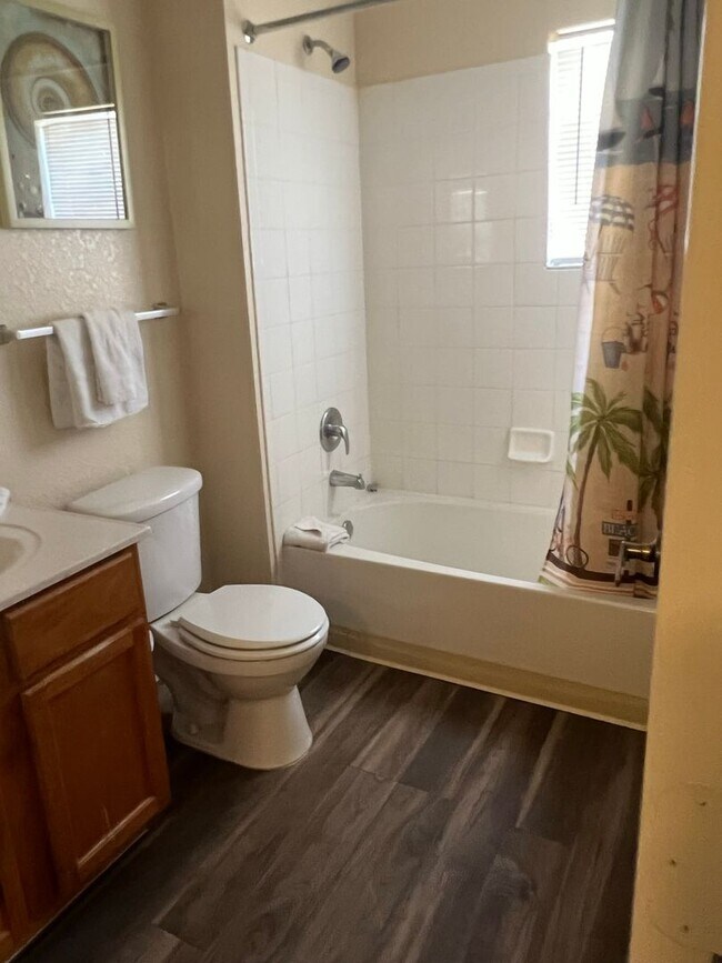 Building Photo - 4000 Santa Maria Dr